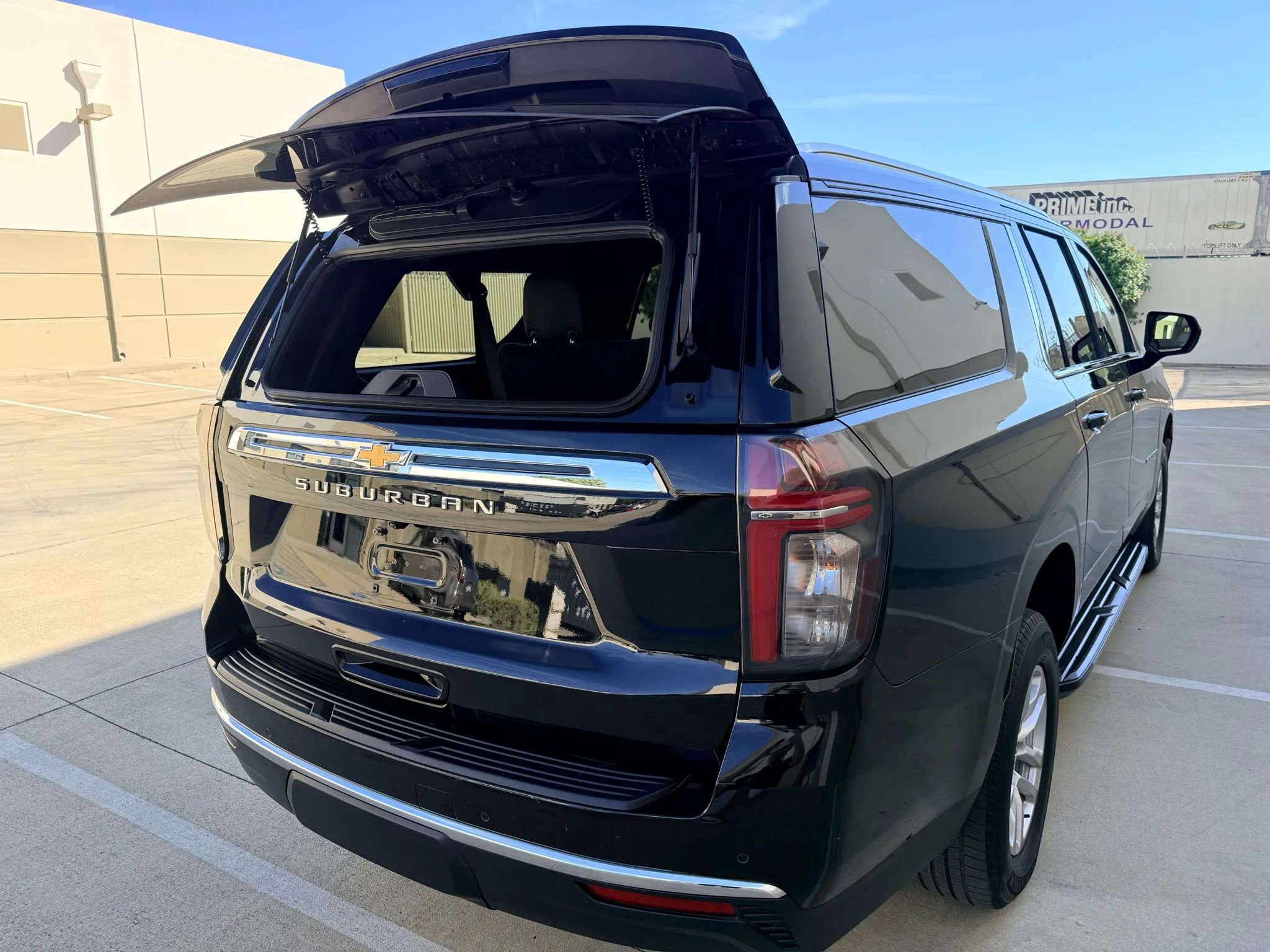 Used 2021 Chevrolet Suburban LS image 18