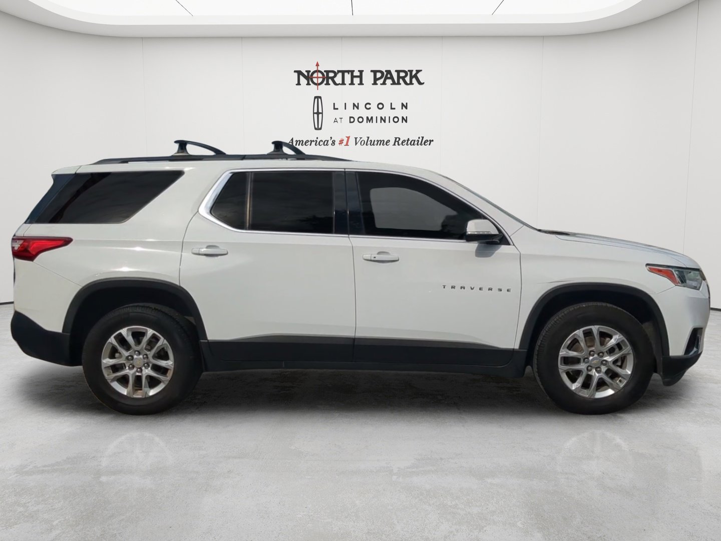 Used 2019 Chevrolet Traverse LT FWD image 6