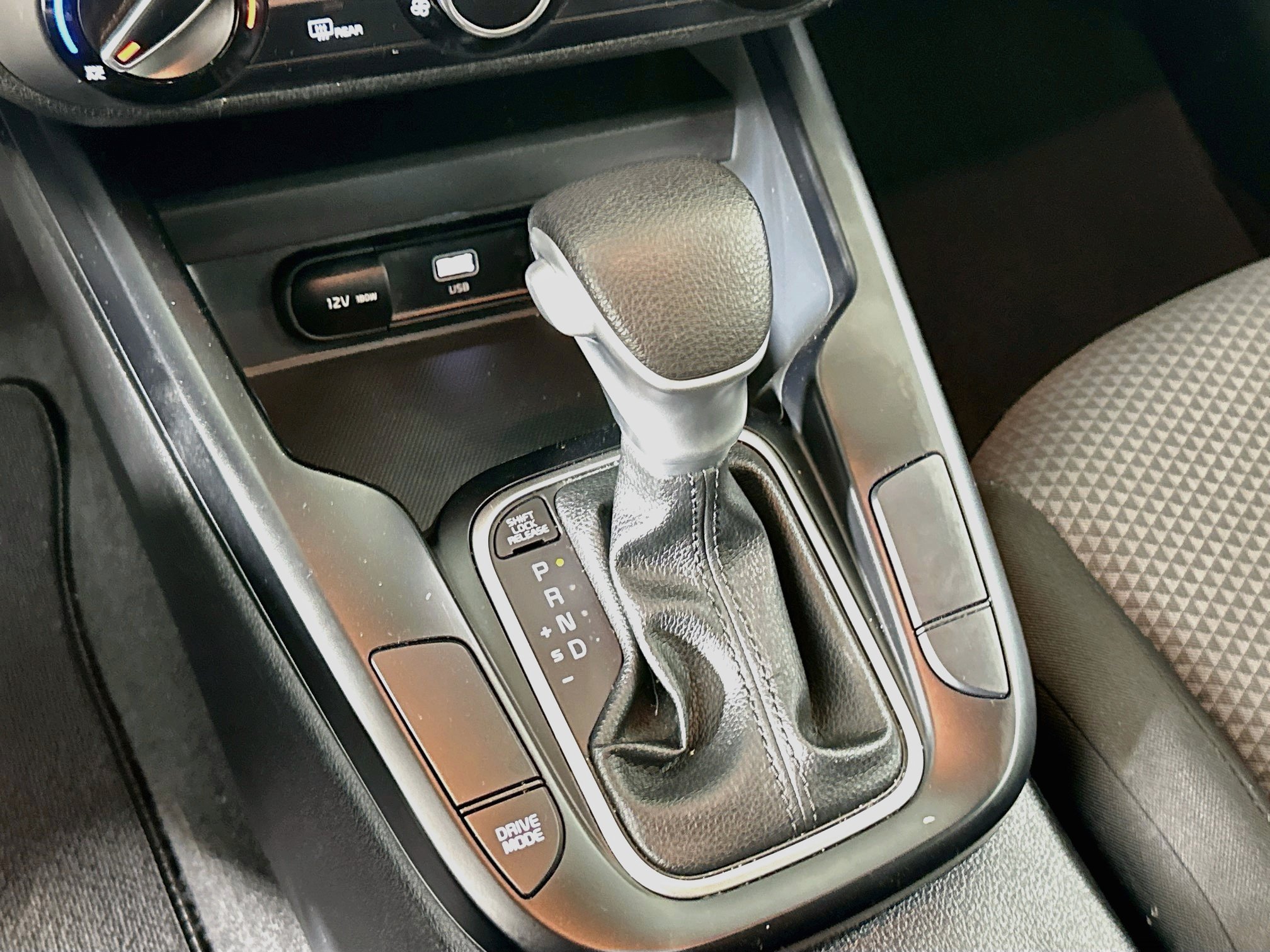Used 2025 Kia Soul LX w/ LX Technology Package FWD image 24