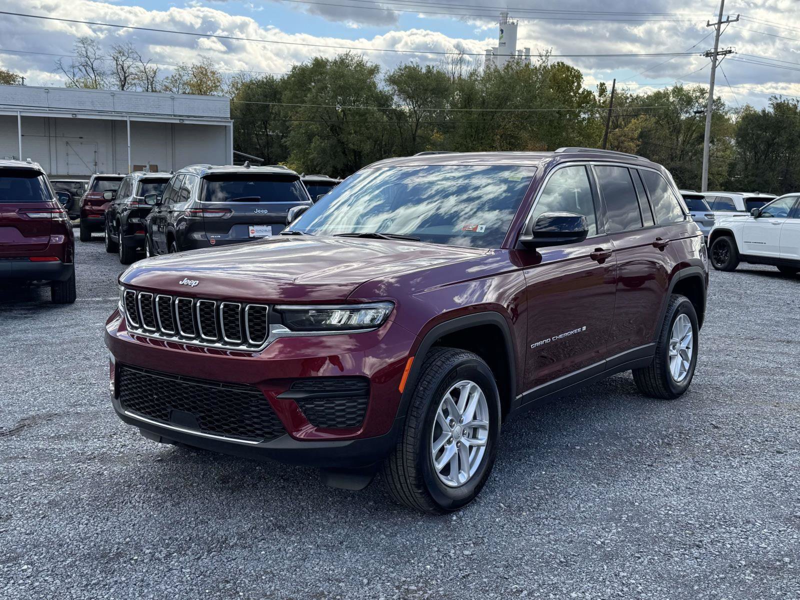 New 2025 Jeep Grand Cherokee Laredo X w/ Luxury Tech Group I AWD/4WD image 22