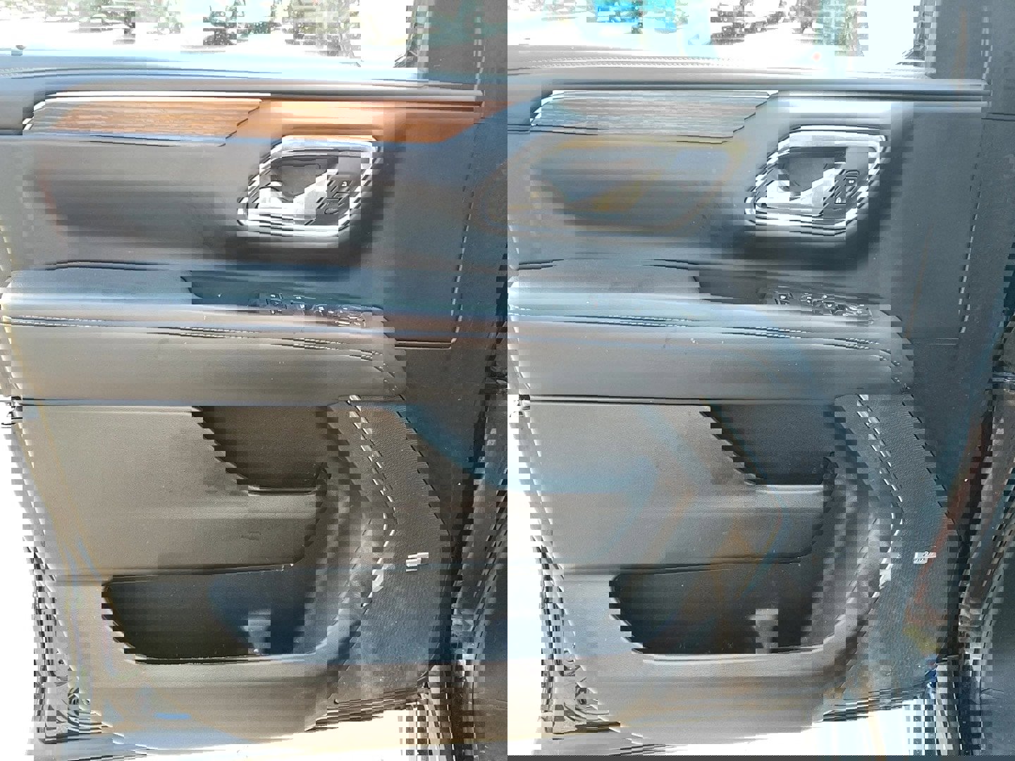 Used 2023 Chevrolet Tahoe High Country w/ Advanced Technology Package AWD/4WD image 12