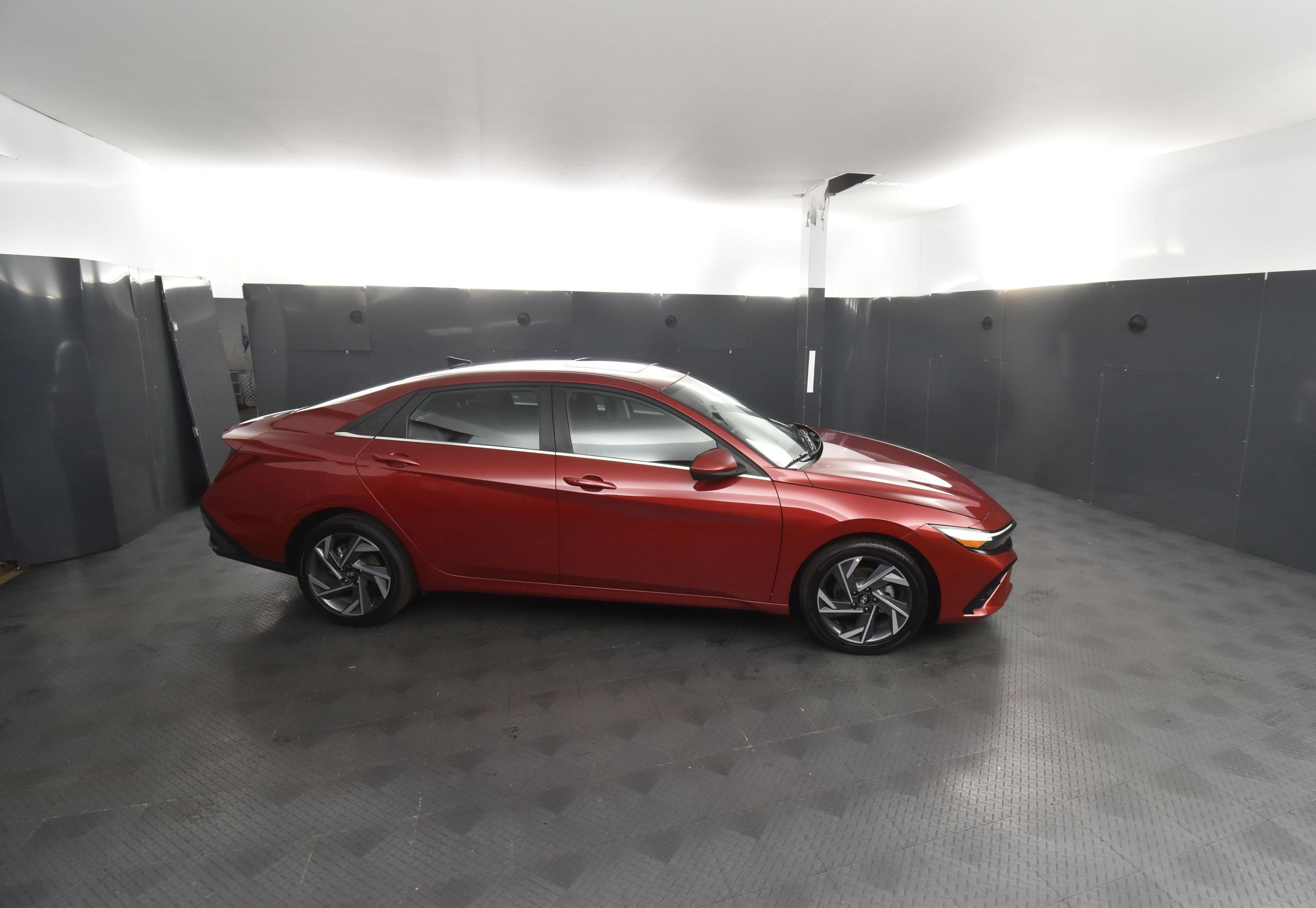 Used 2025 Hyundai Elantra SEL image 3