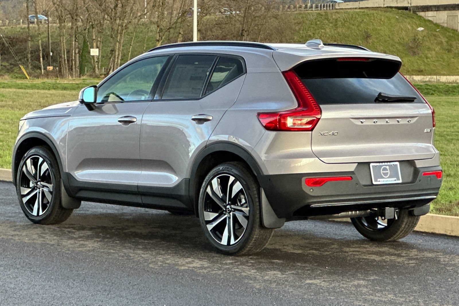 Used 2026 Volvo XC40 B5 Ultra w/ Protection Package Premier AWD/4WD image 5