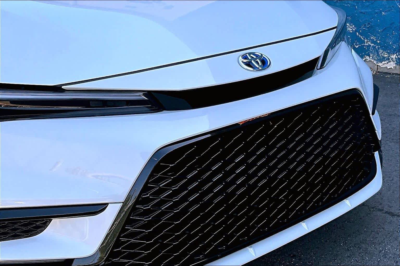 Certified 2025 Toyota Corolla SE FWD image 29