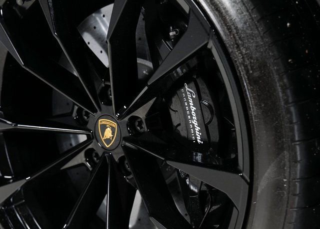 Used 2022 Lamborghini Urus image 10