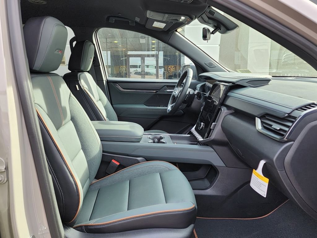 New 2026 GMC Acadia AT4 w/ Luxury Package image 42