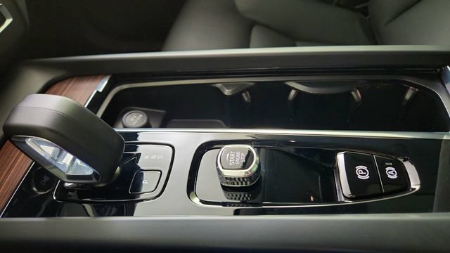 Certified 2023 Volvo XC60 T8 Plus AWD/4WD image 17