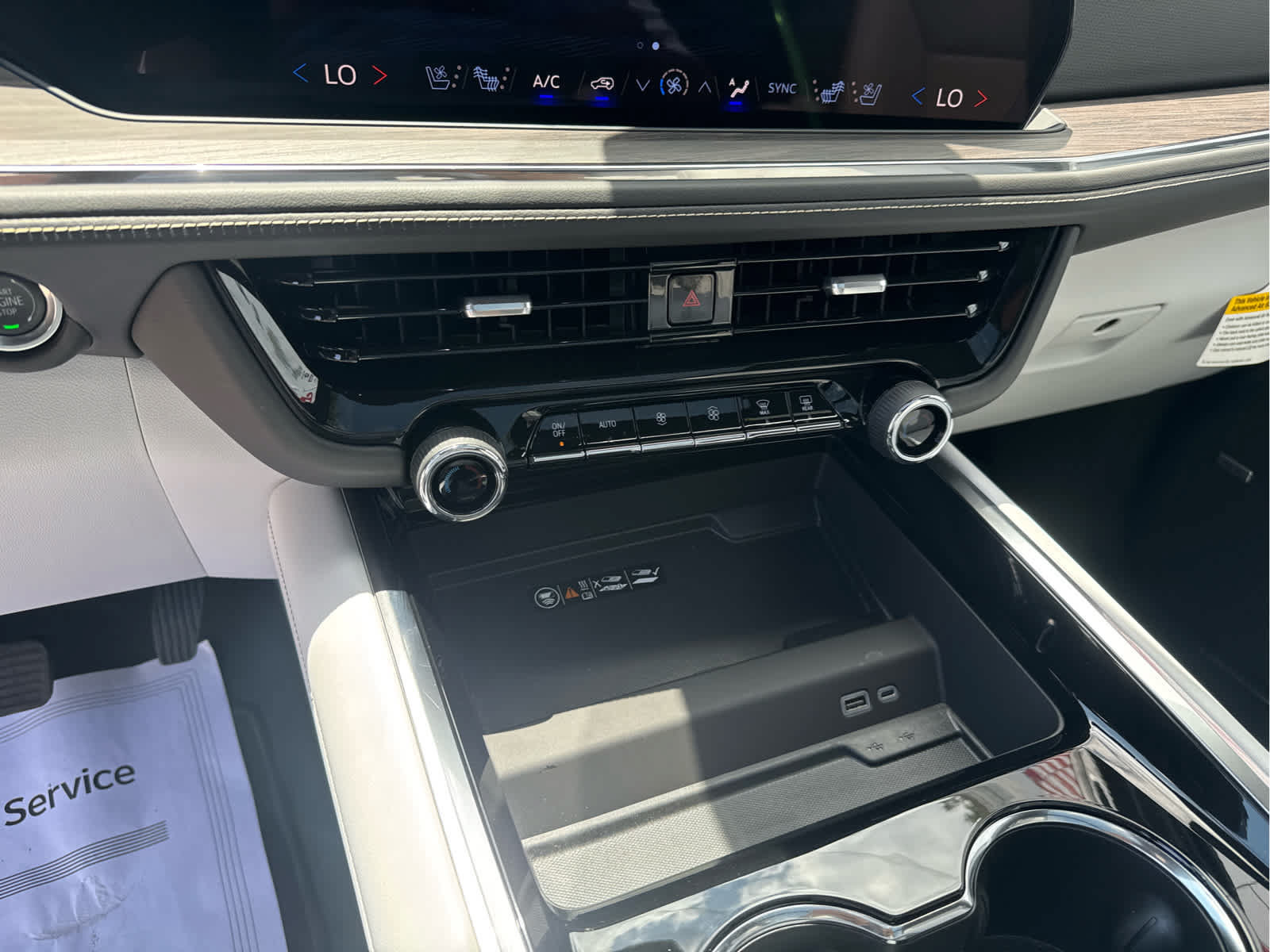 New 2025 Chevrolet Suburban Premier RWD image 31