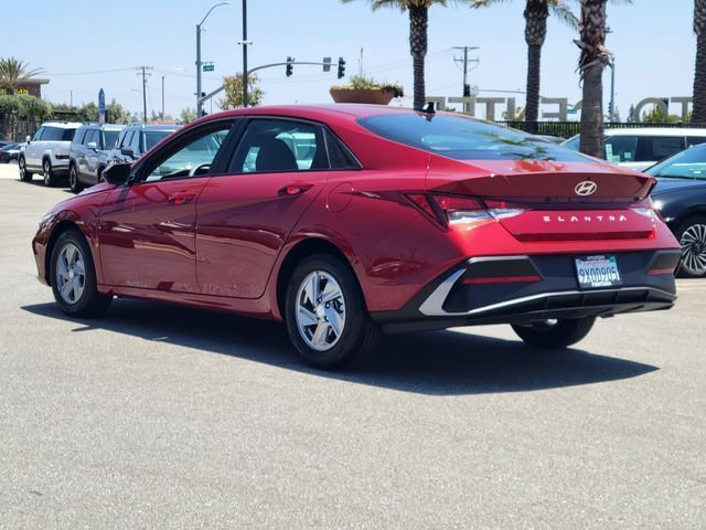Certified 2026 Hyundai Elantra SE FWD image 3
