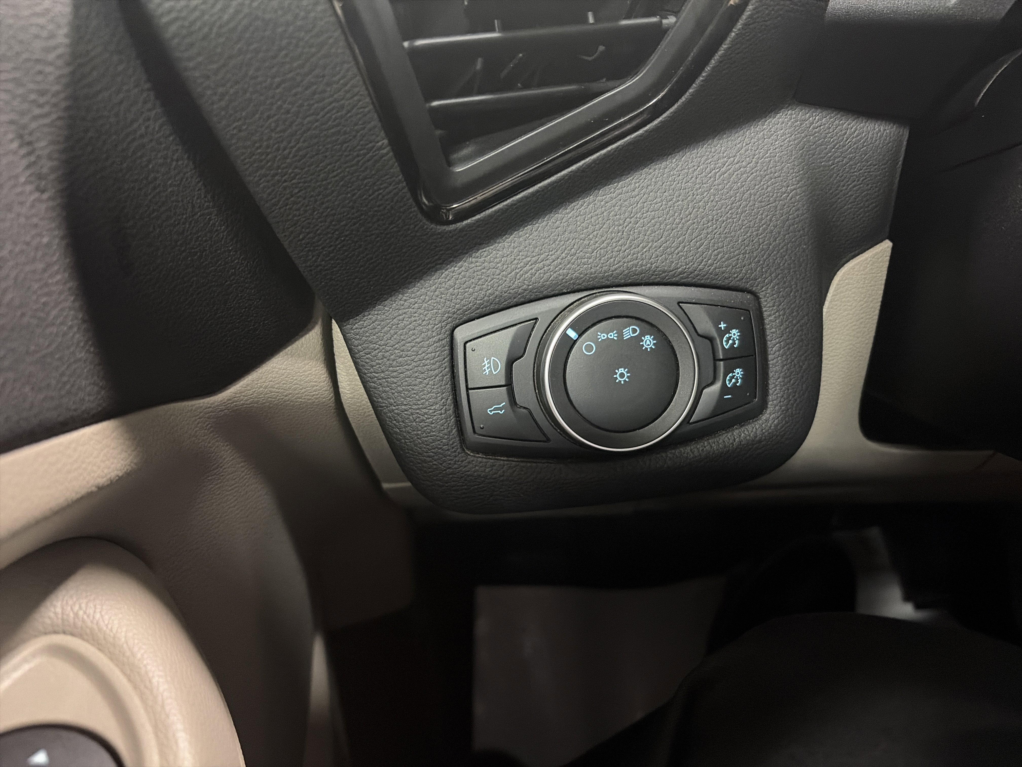 Used 2018 Ford Escape SEL image 16