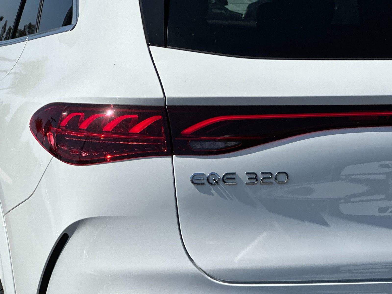 New 2026 Mercedes-Benz EQE 320 4MATIC SUV image 33