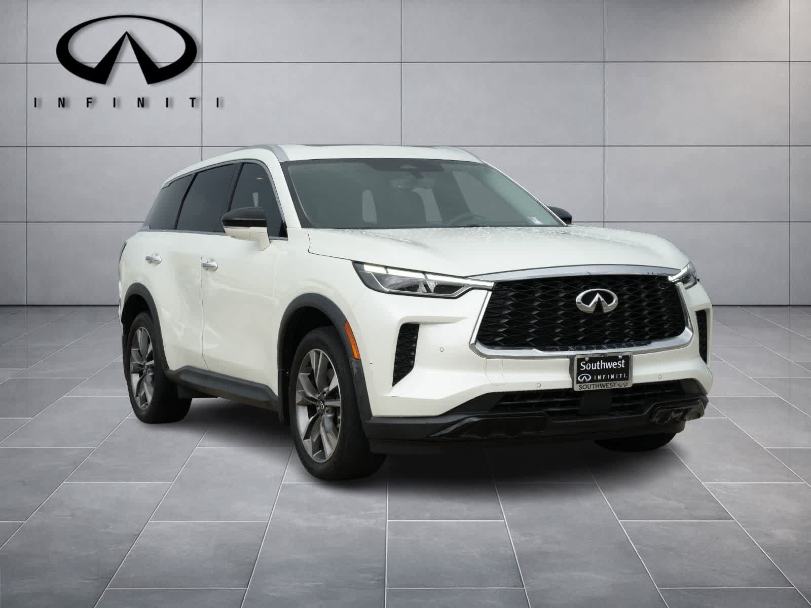 Used 2023 INFINITI QX60 Luxe w/ Cargo Package FWD image 3