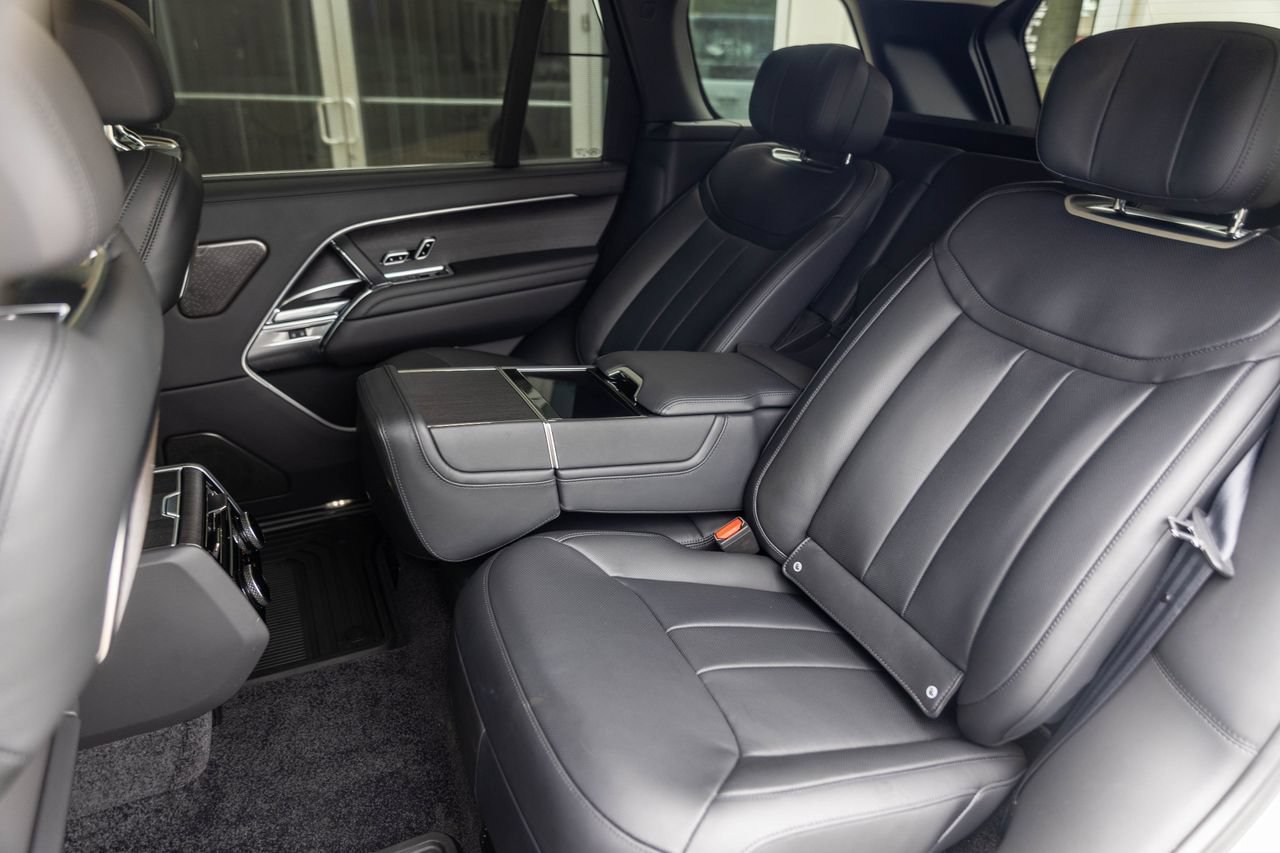 Used 2025 Land Rover Range Rover Long Wheelbase Autobiography AWD/4WD image 37