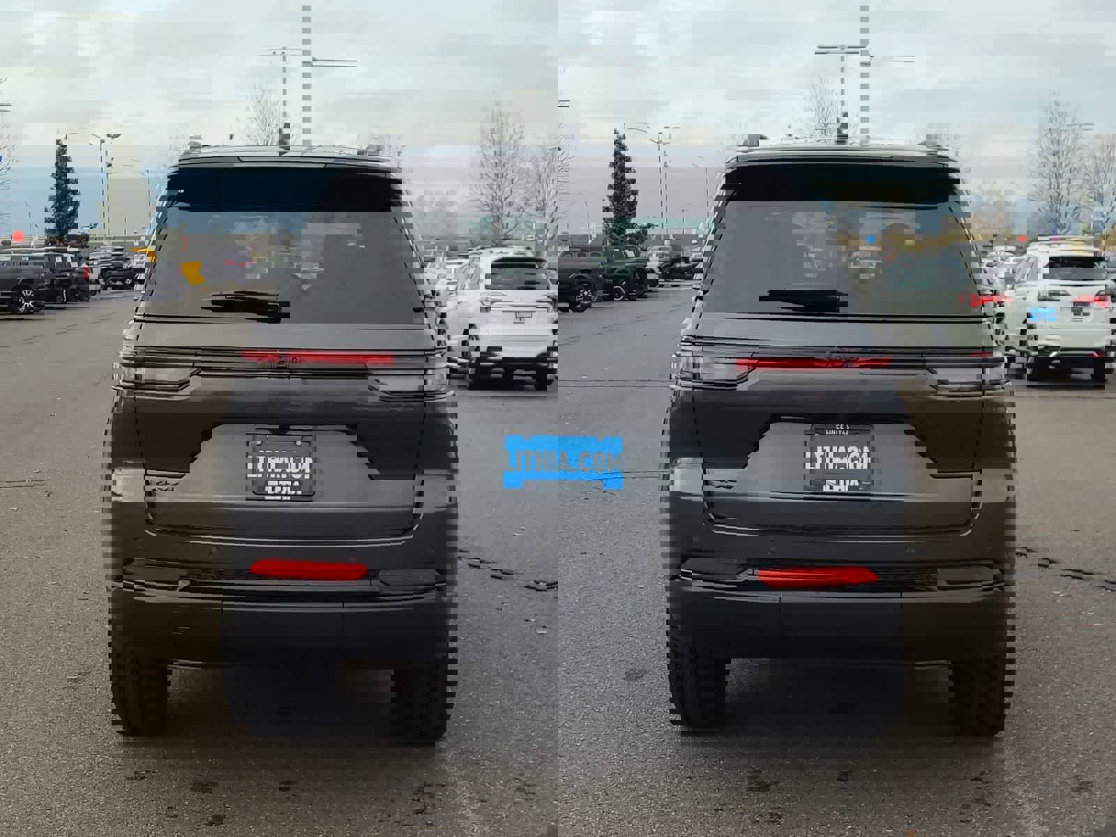 New 2025 Jeep Grand Cherokee Altitude image 13