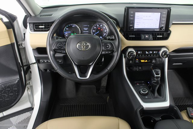 Used 2021 Toyota RAV4 XLE Premium image 12