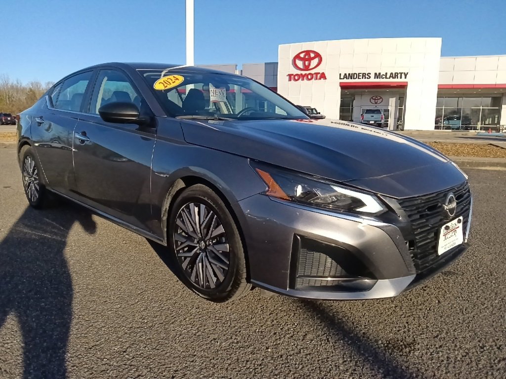 Used 2024 Nissan Altima 2.5 SV