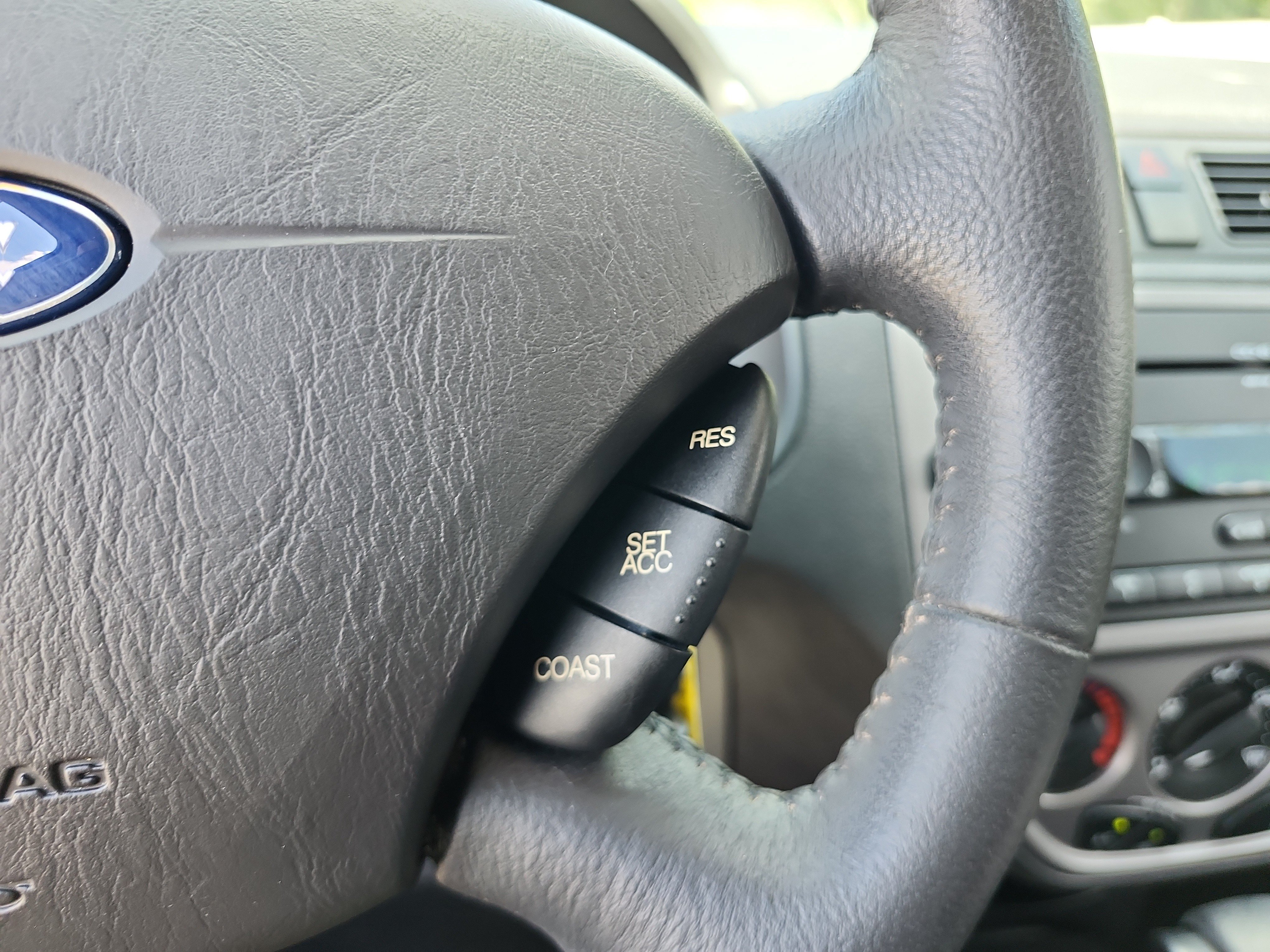 Used 2006 Ford Focus ZX5 Hatchback FWD image 24