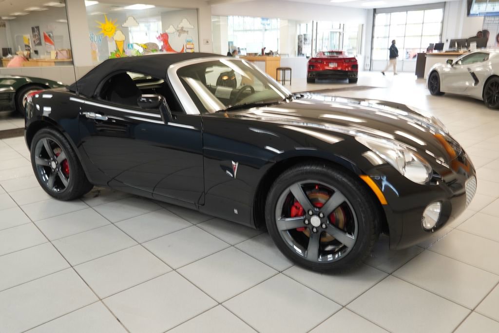 Used 2007 Pontiac Solstice Convertible RWD image 32