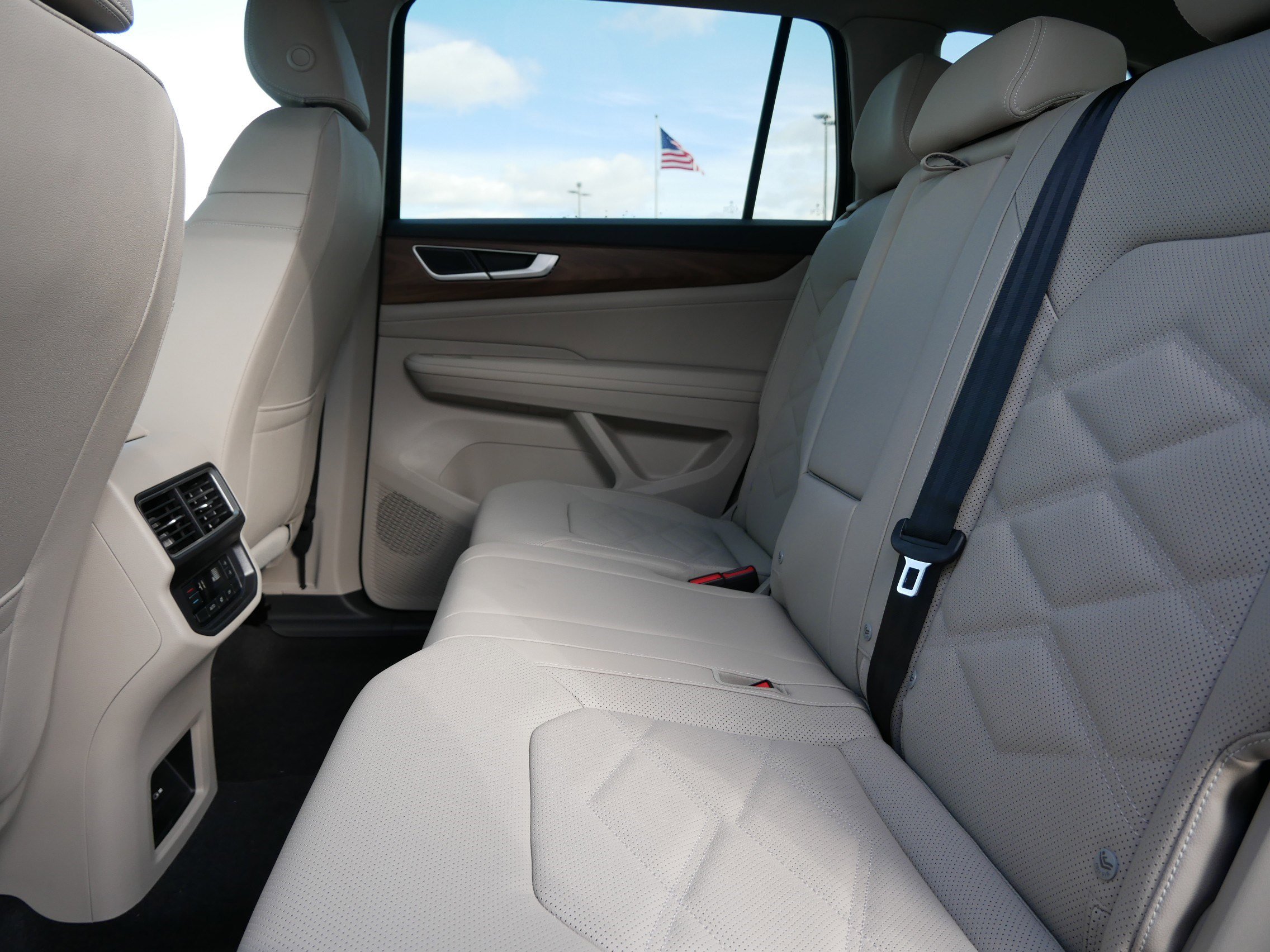 New 2026 Volkswagen Atlas SE image 5