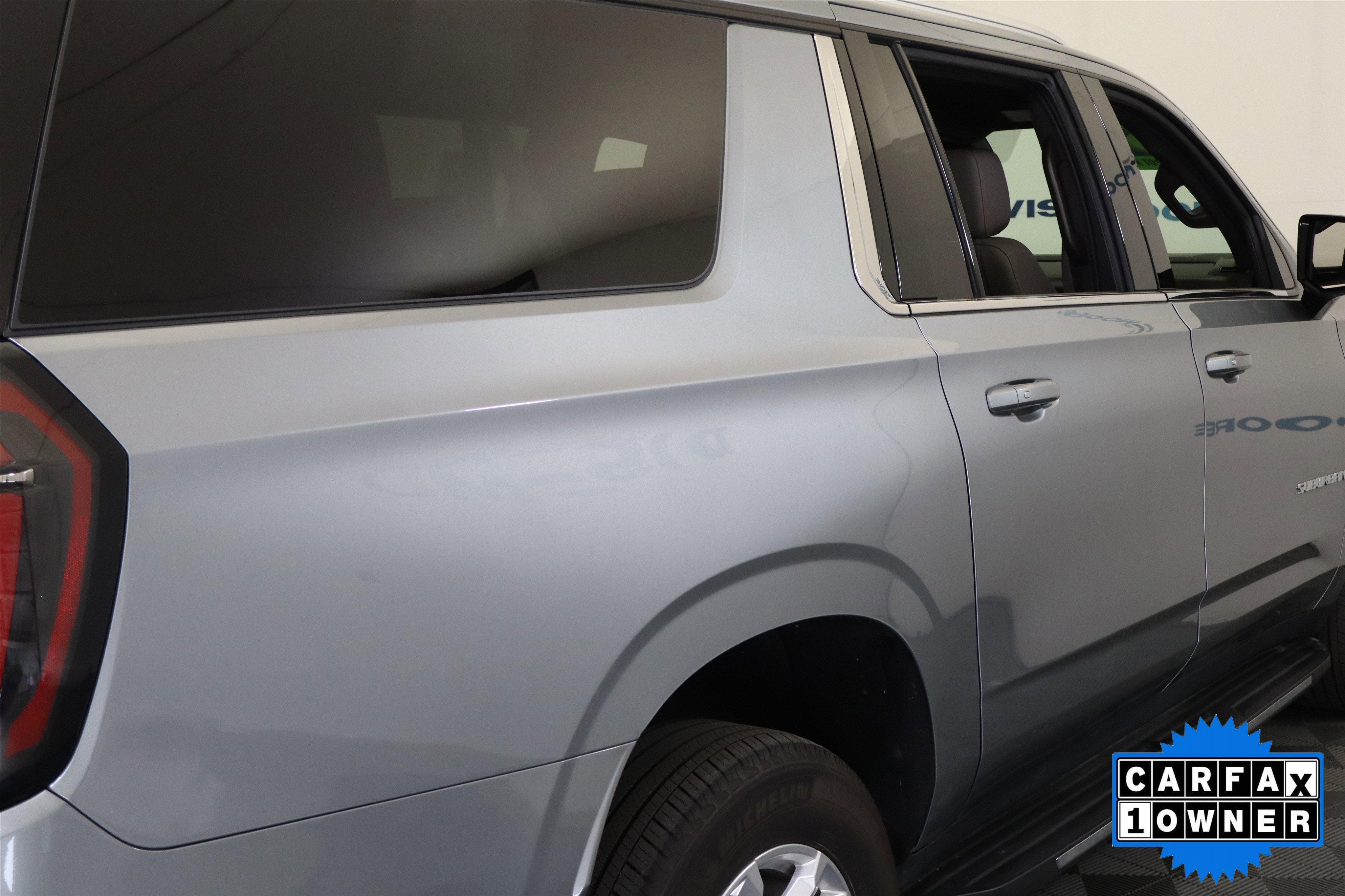 Used 2025 Chevrolet Suburban LT image 7