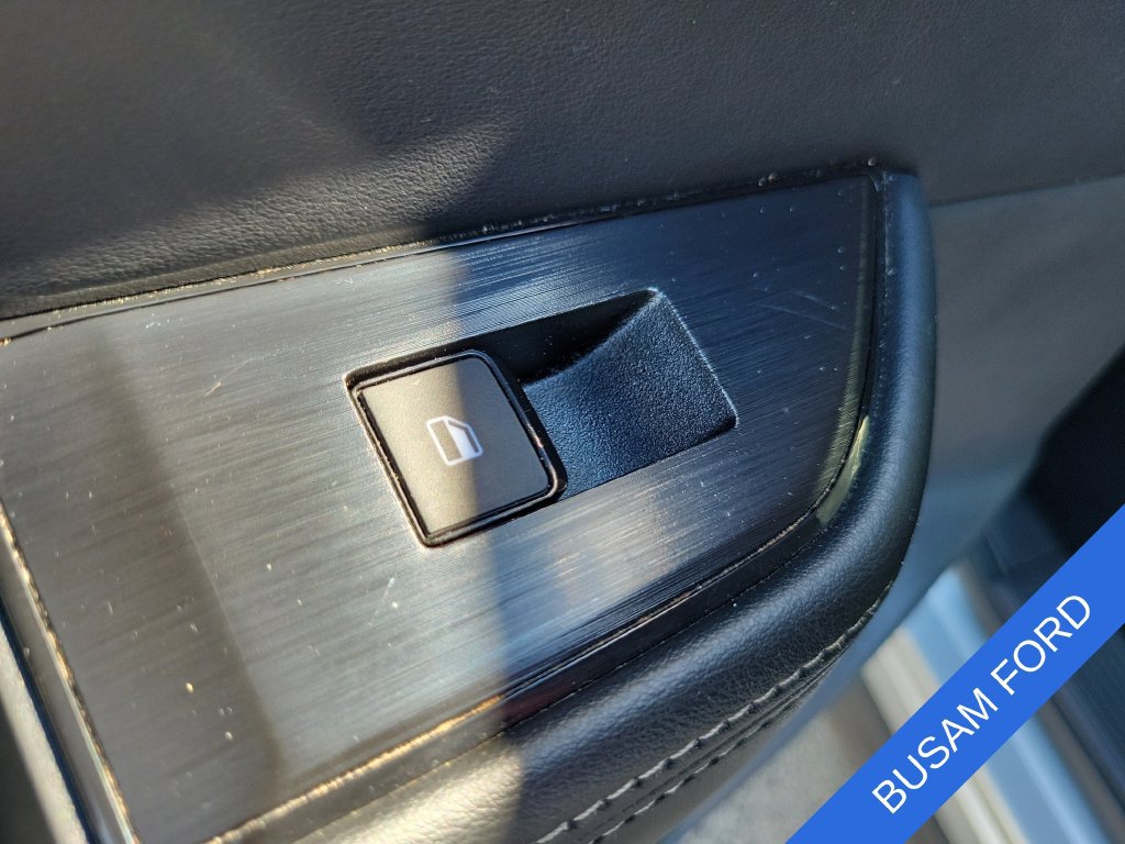 Used 2025 Nissan Rogue SV FWD image 15