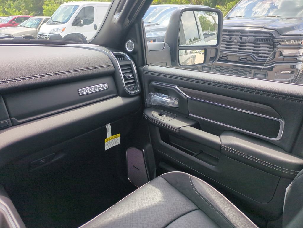 New 2026 RAM 3500 Laramie AWD/4WD image 17