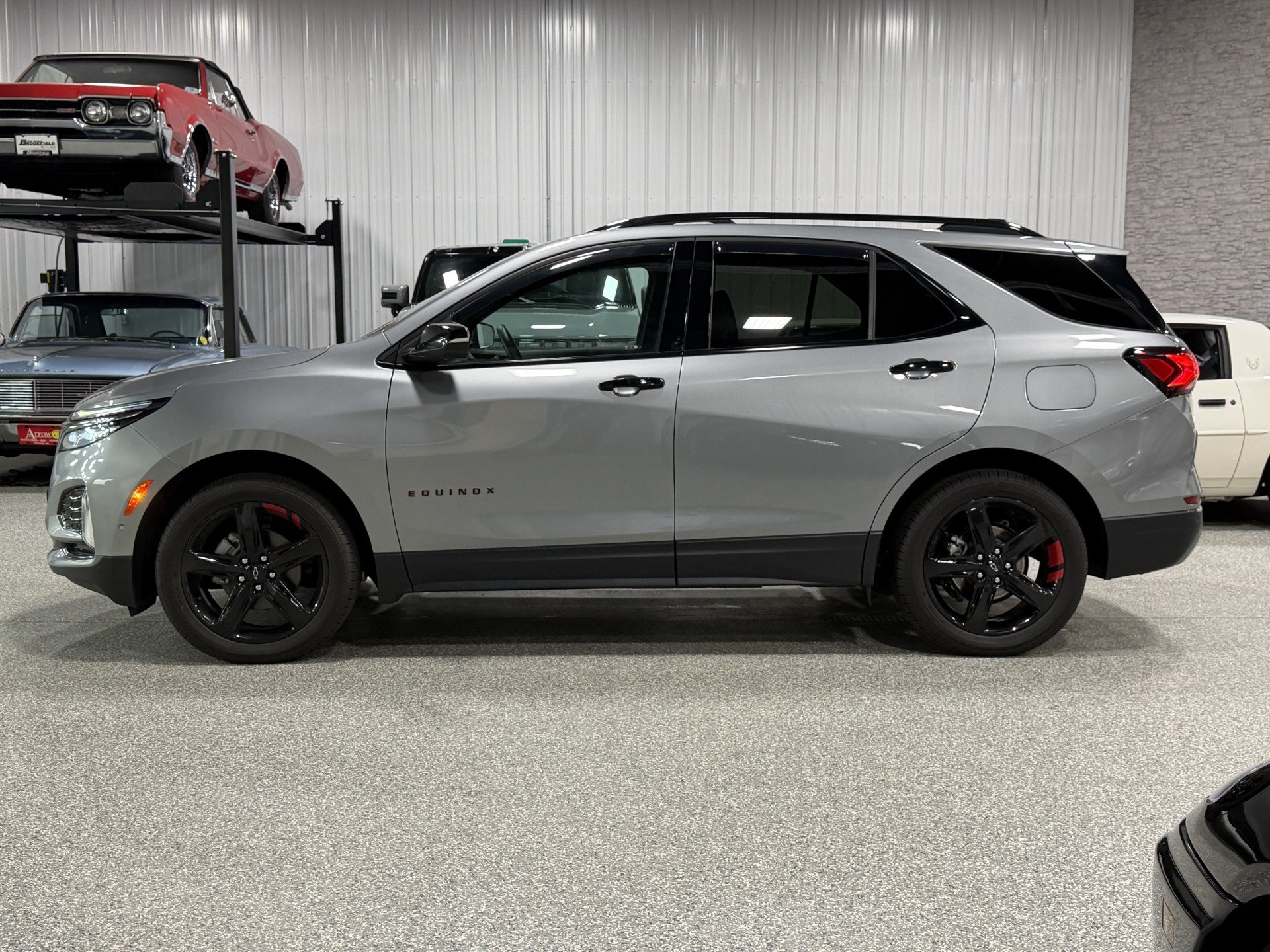 Used 2023 Chevrolet Equinox Premier AWD/4WD image 2