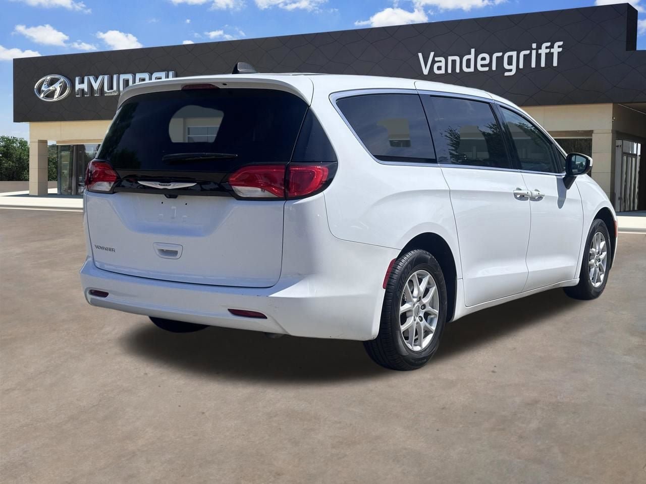 Used 2023 Chrysler Voyager LX FWD image 10