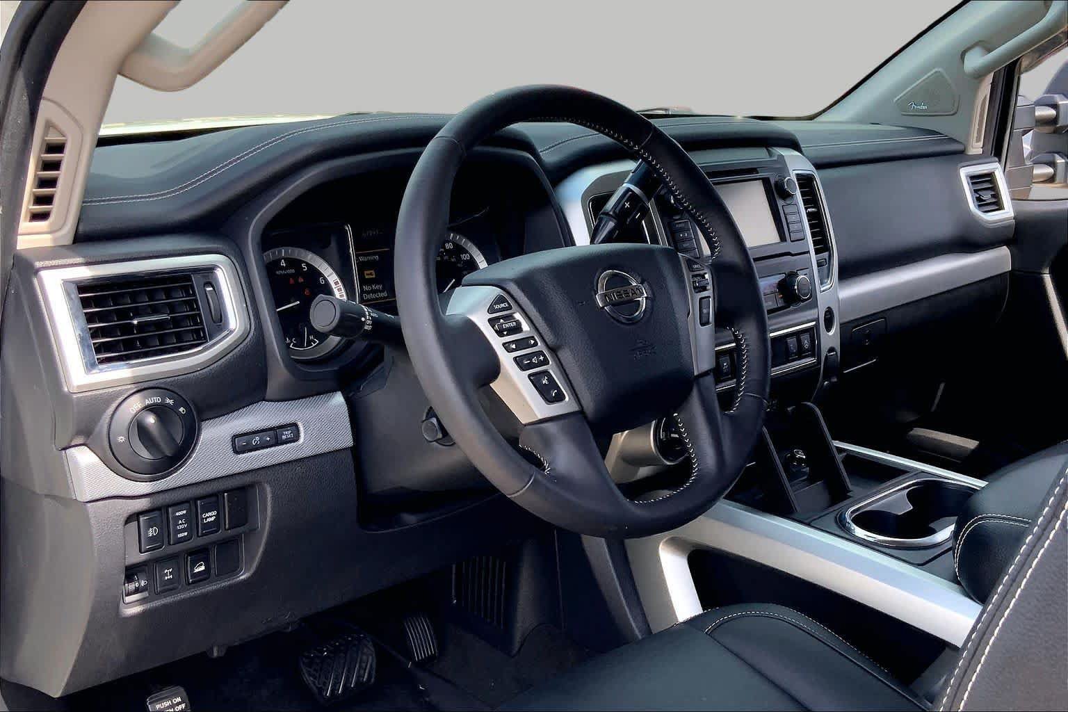 Used 2019 Nissan Titan PRO-4X w/ Pro-4x Convenience Package AWD/4WD image 18