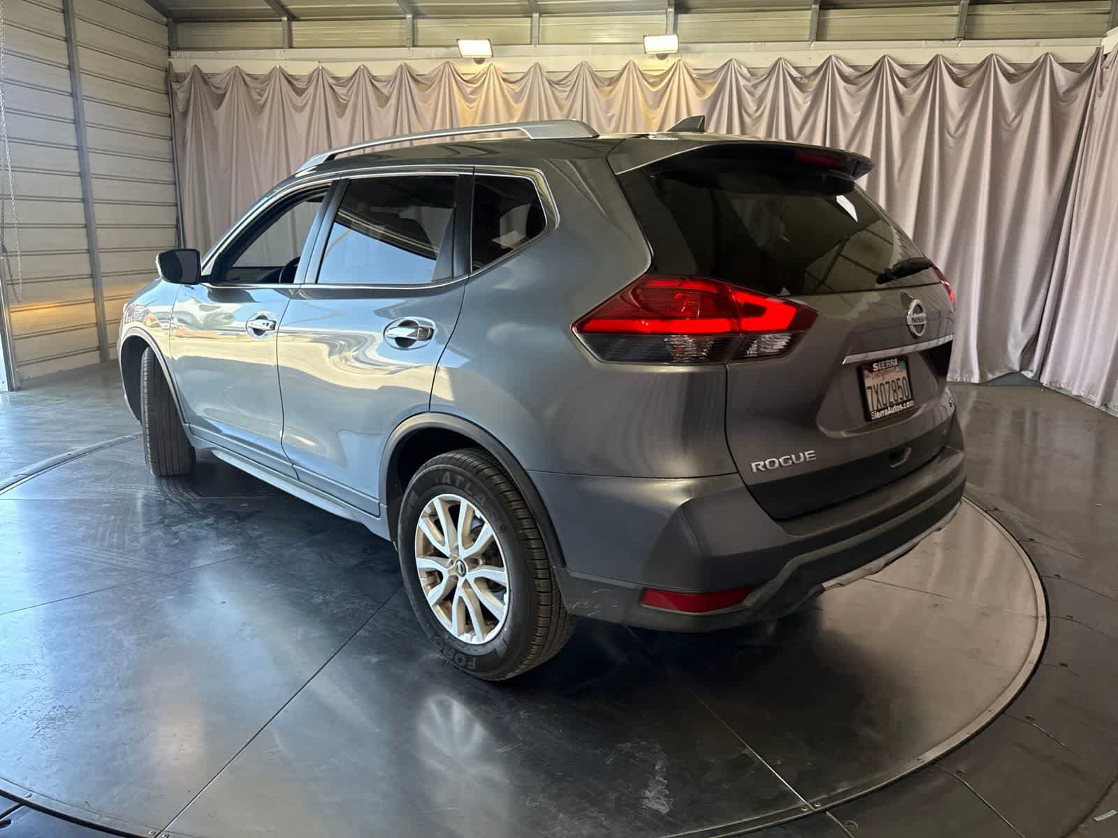 Used 2017 Nissan Rogue SV FWD image 5