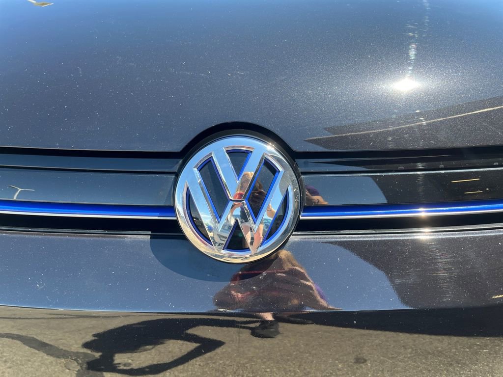 Used 2016 Volkswagen e-Golf SE w/ DC Fast Charging Package FWD image 10