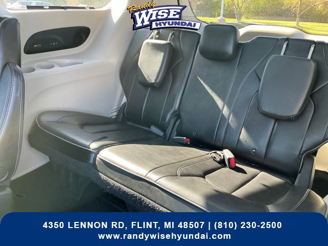Used 2018 Chrysler Pacifica Limited FWD image 23