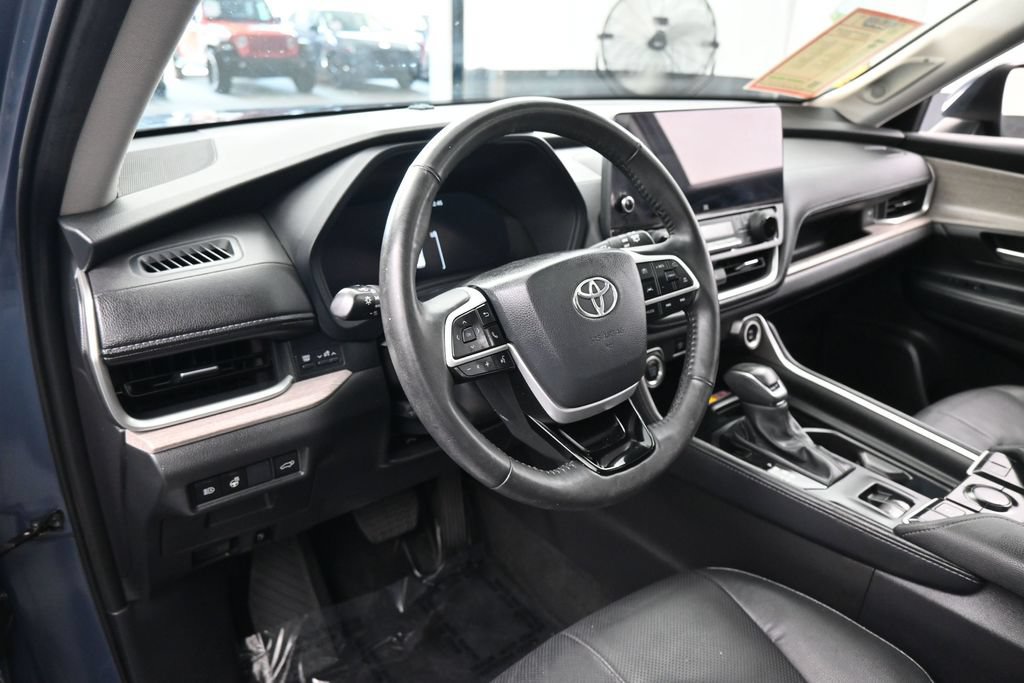 Used 2025 Toyota Grand Highlander FWD image 12