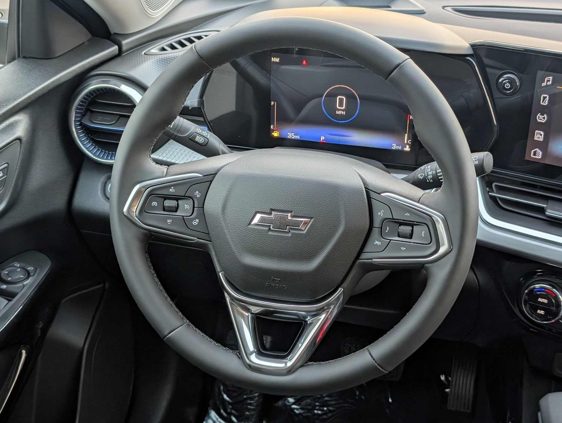 New 2026 Chevrolet Trax LT w/ Driver Confidence Package FWD image 15