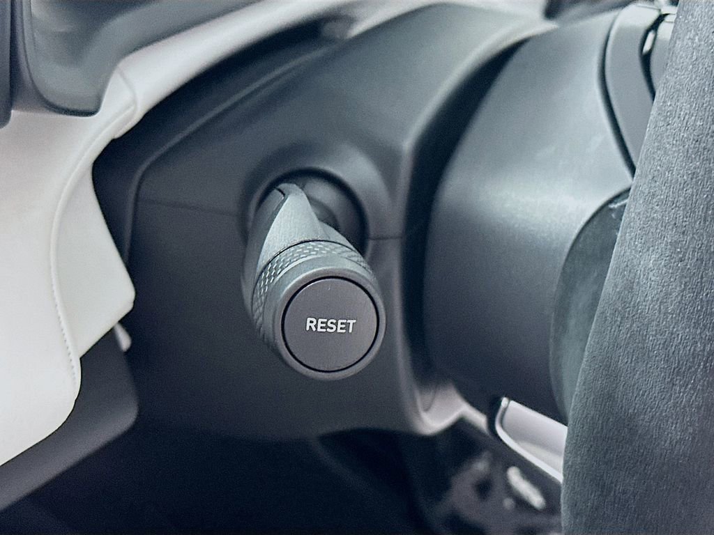 Used 2025 Lotus Emira image 11