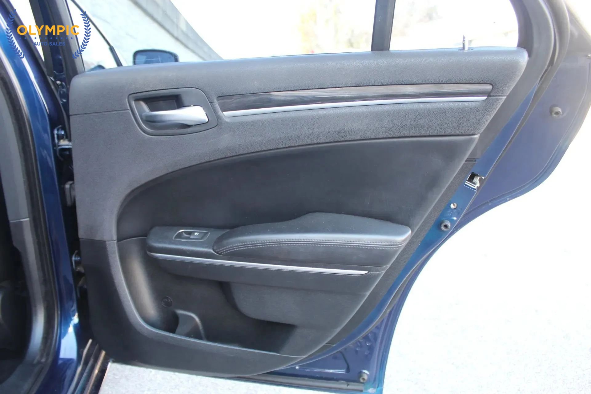 Used 2017 Chrysler 300 Limited image 40