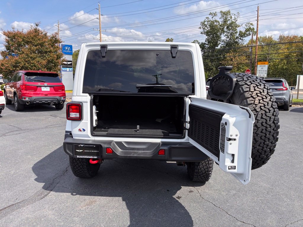 Used 2022 Jeep Wrangler Unlimited Rubicon AWD/4WD image 11