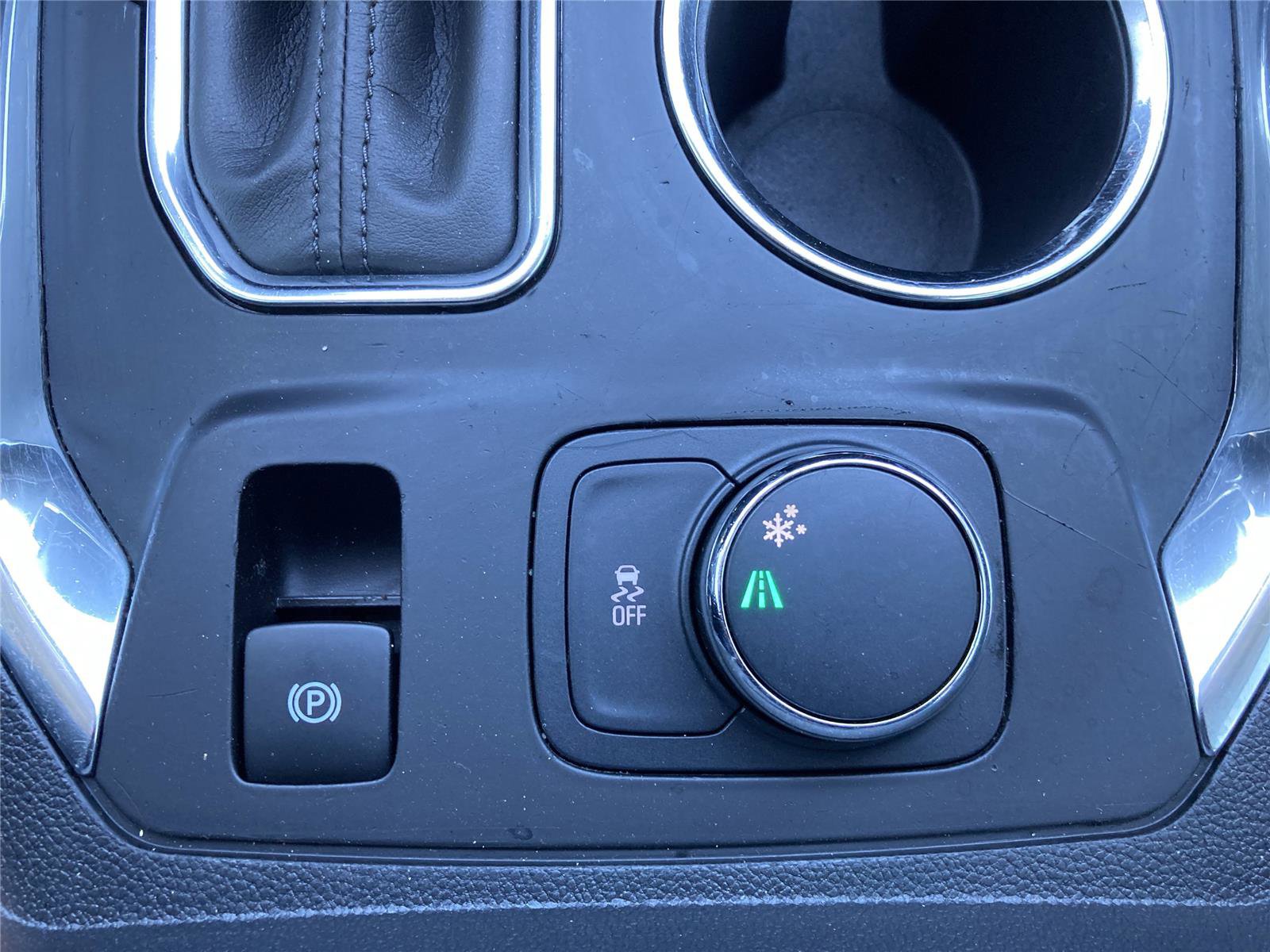 Used 2020 Chevrolet Traverse LT image 14