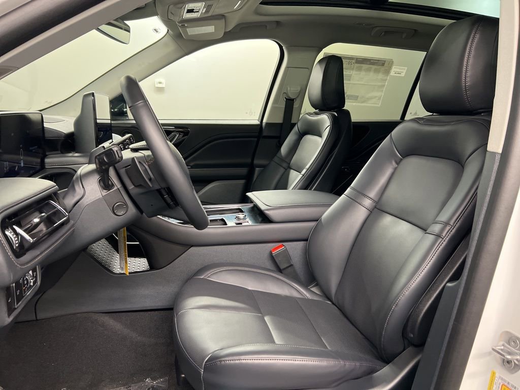 Used 2026 Lincoln Aviator AWD image 28