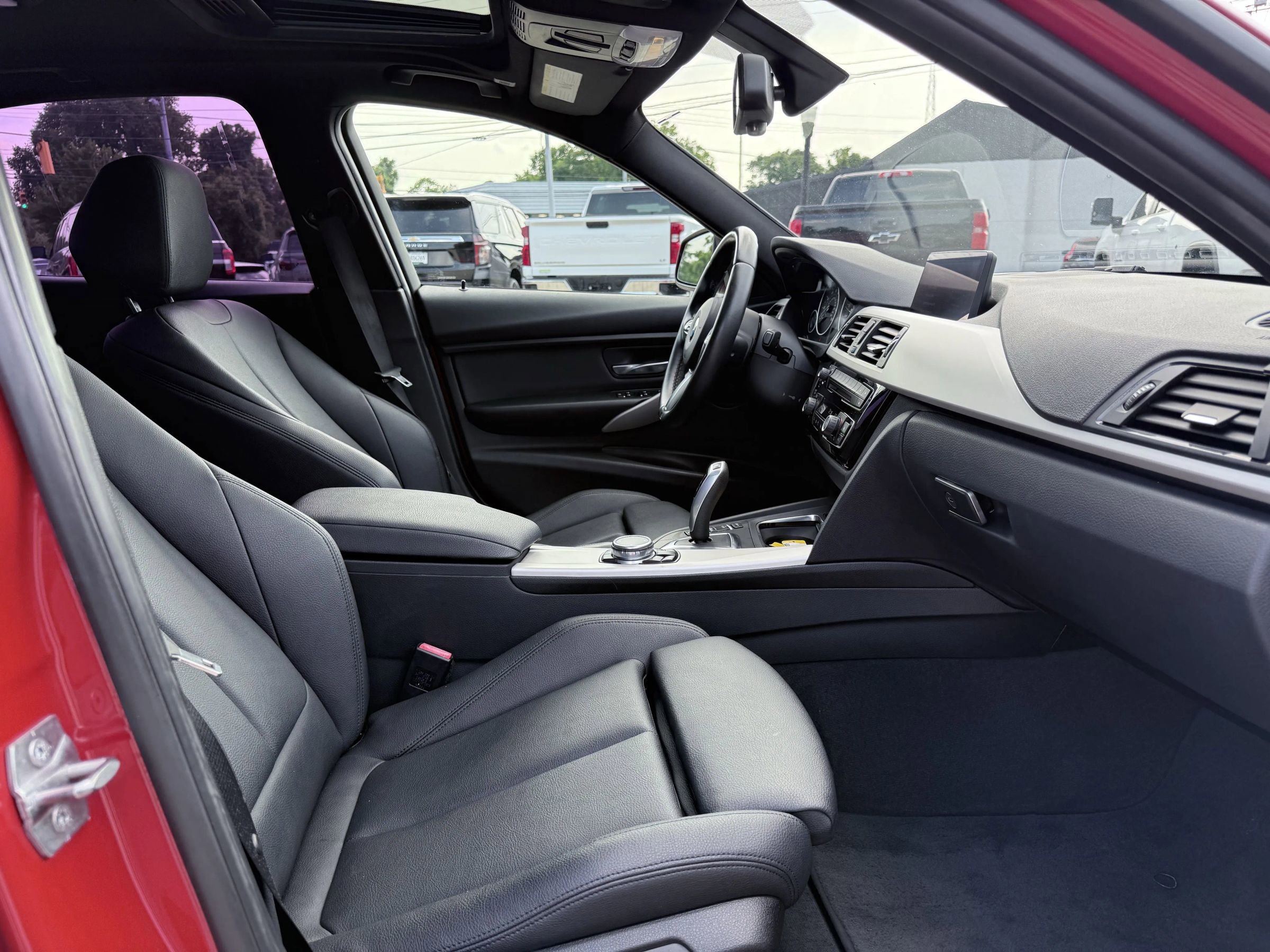 Used 2017 BMW 320i Sedan image 30