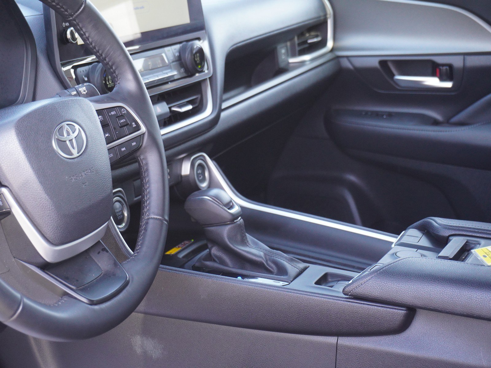 Used 2025 Toyota Grand Highlander XLE image 23