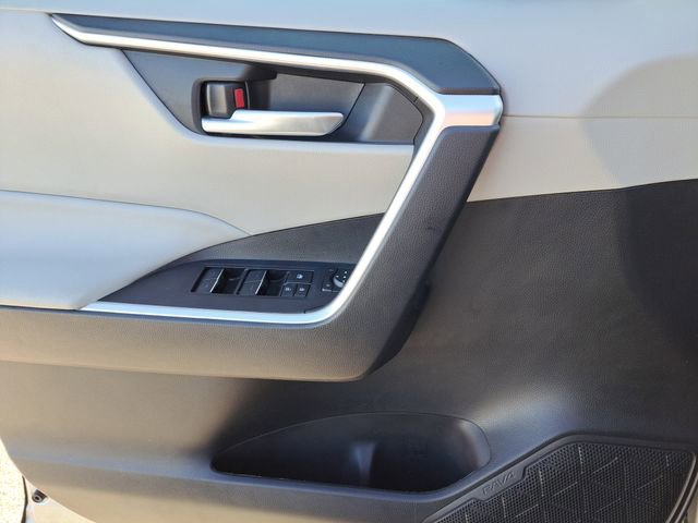 Used 2023 Toyota RAV4 XLE image 19
