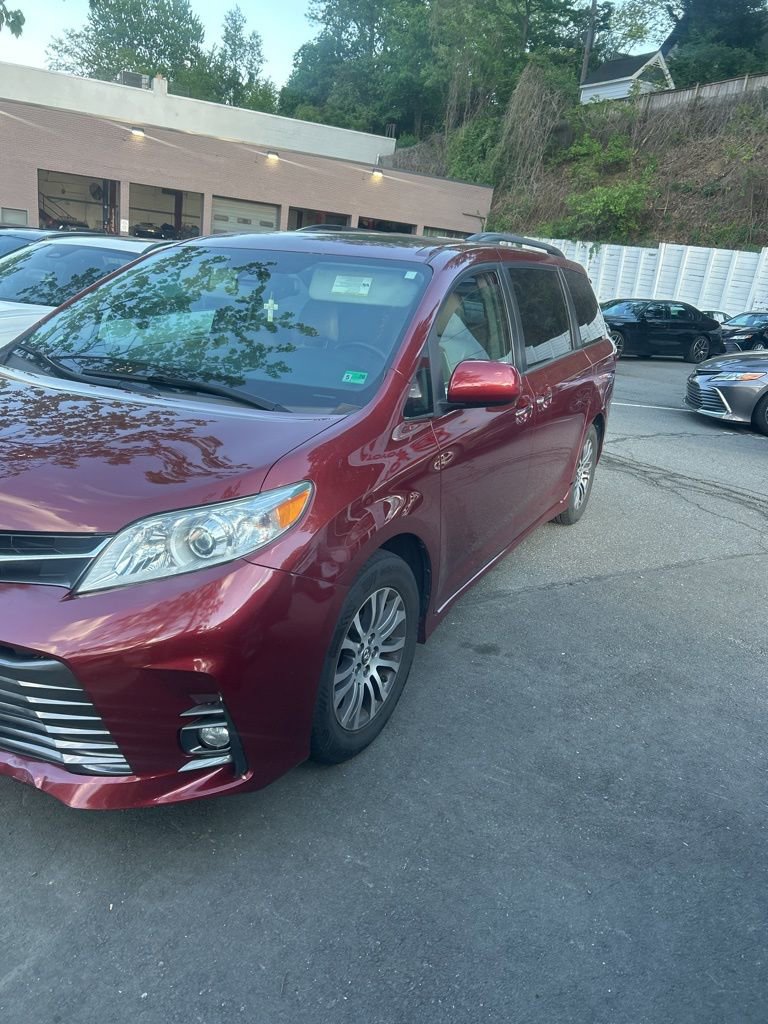 Used 2018 Toyota Sienna XLE