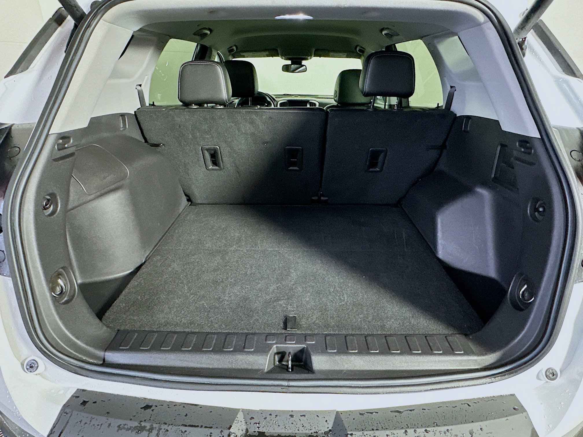 Used 2024 GMC Terrain SLT image 28