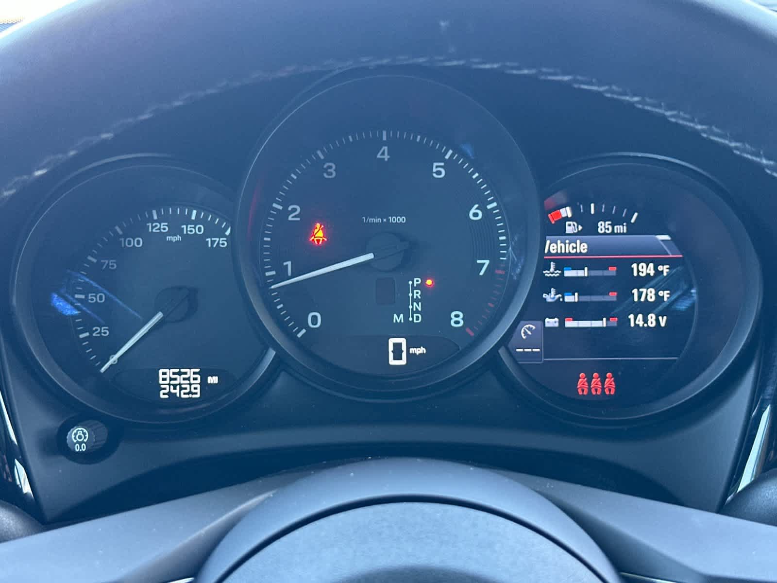 Certified 2025 Porsche Macan AWD/4WD image 28