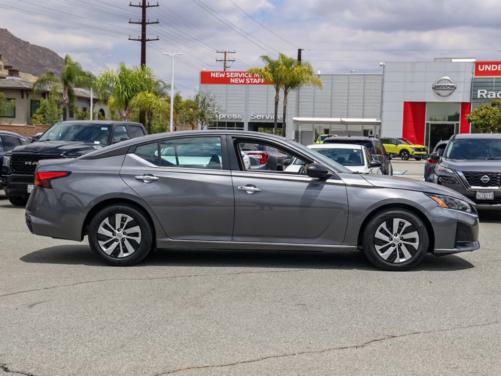 Used 2024 Nissan Altima 2.5 S FWD image 3