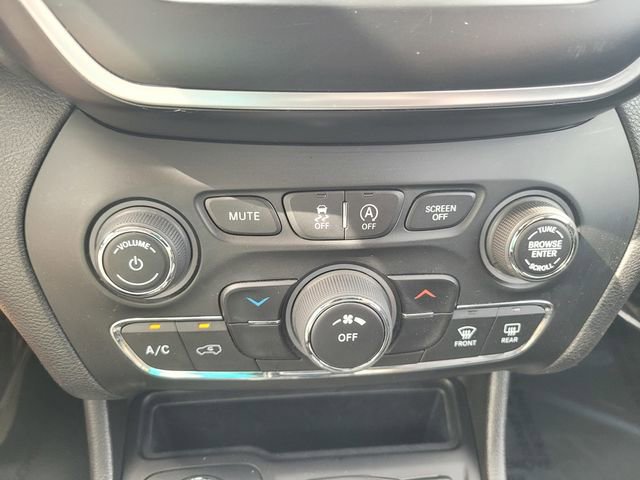 Used 2020 Jeep Cherokee Latitude Plus image 24