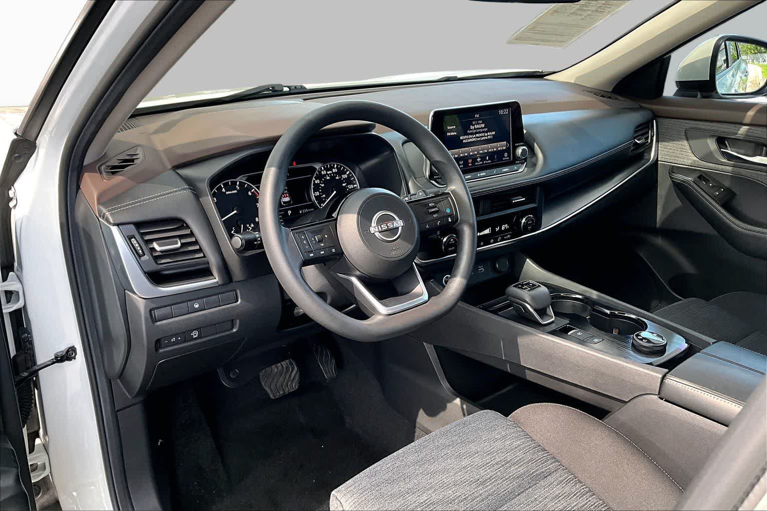 Used 2023 Nissan Rogue SV AWD/4WD image 17