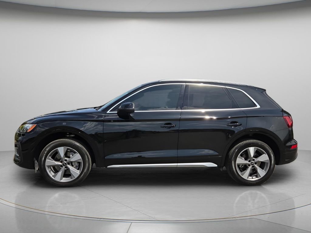 Used 2023 Audi Q5 2.0T Premium w/ Convenience Package image 3