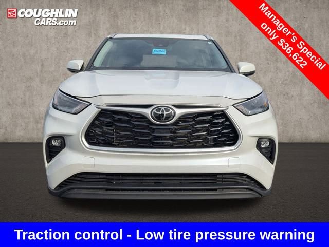Used 2023 Toyota Highlander XLE video 2